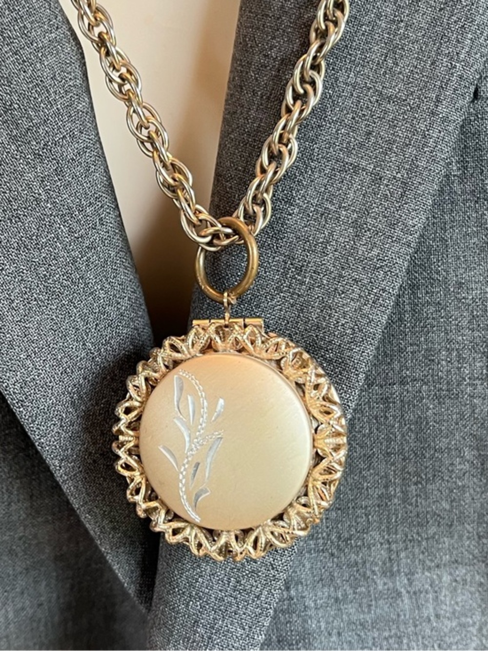 Vintage Round Locket necklace 24" chain Gold Tone etched leaf design